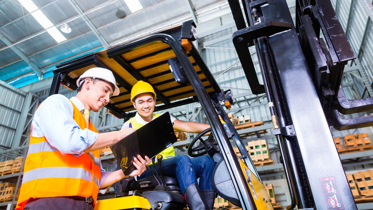 Banner Forklift_Website.png
